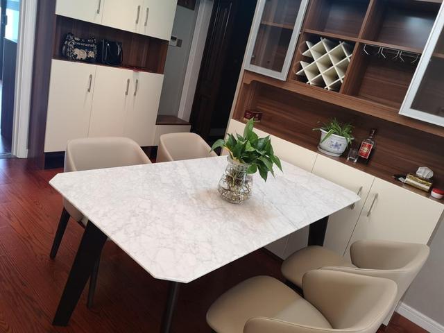 硬装部分刚晾味好,媳妇又花了2万定制了柜子,这样搭配好看吗?