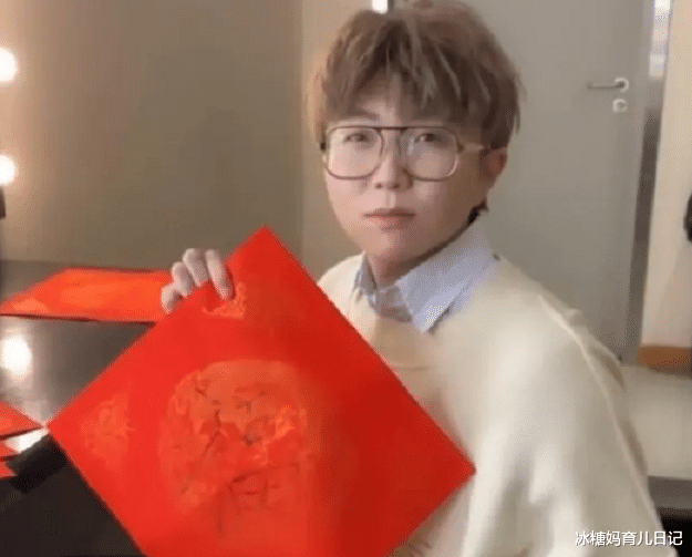 杨幂|明星写“福”贺新年！毛不易写字太意外，杨幂写得“太可爱”