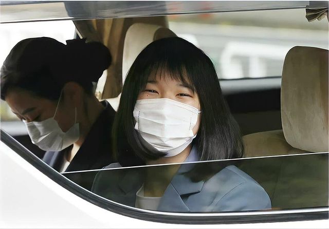 爱子公主|日本19岁爱子公主换新发型亮相!又憨又土气遭吐槽,佳子真子超美