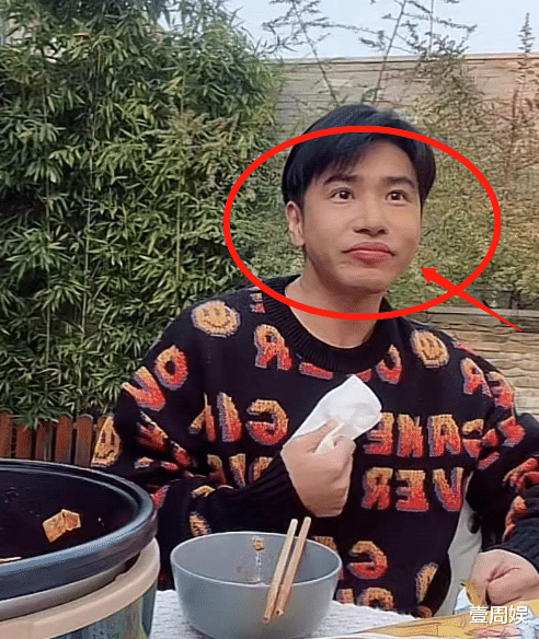 欧弟|欧弟在直播间卖螺蛳粉，辣到嘴巴变形，网友：感觉他要吐了！