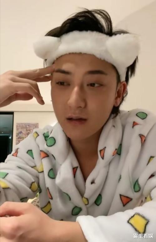 石天|男团偶像表面看似风光，有的人胆子小到不敢独睡，背后的心酸有谁知道