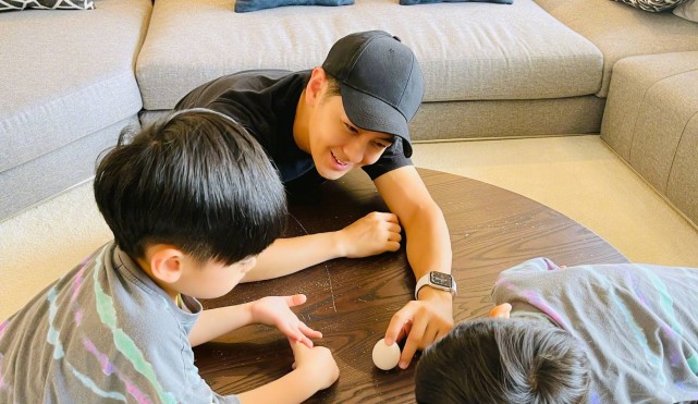 德云社|林志颖发博给妈妈庆生，晒Kimi和两个弟弟骑车背影，都越长越壮实了