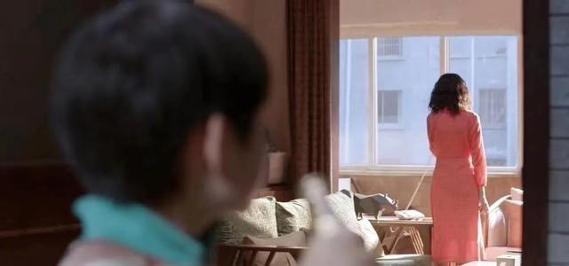 谁是凶手|全网都在猜谁是凶手，其实片头的相片上就有凶手，还用猜吗？