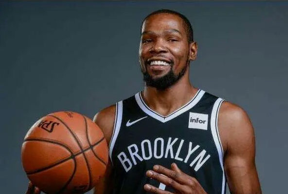 凯文·杜兰特|杜兰特到底喝没喝上斯嘉丽的洗澡水?威少是喝足了!