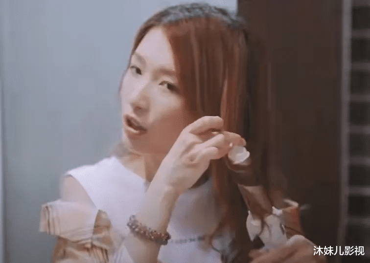 郭嘉文|豪门梦碎后，被网友称为“梁洛施二号”的港姐郭嘉文，转型成网红