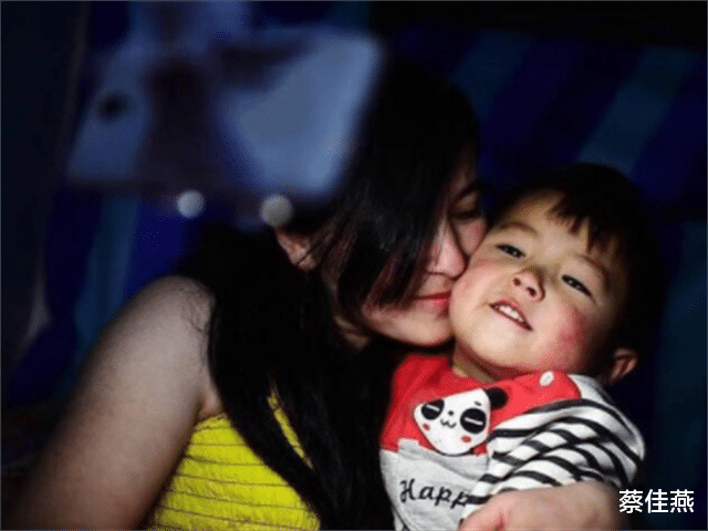 招聘|45岁农民工娶24岁外国美女，婚后生下混血儿住工地，如今却很幸福