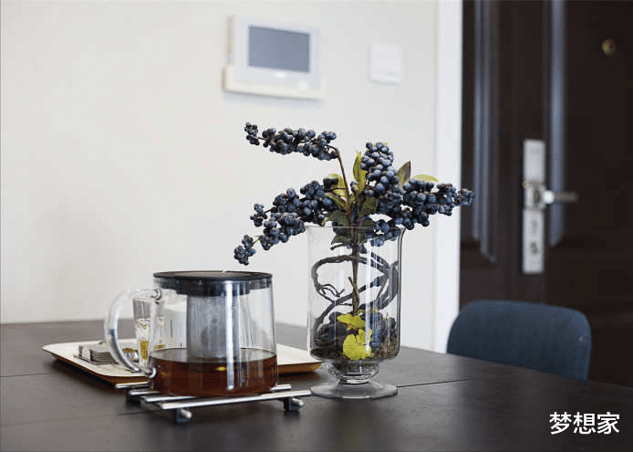 梦想家|夫妻的现代简约两居,色彩清新时尚雅致,一进门就被迷住了,超美!