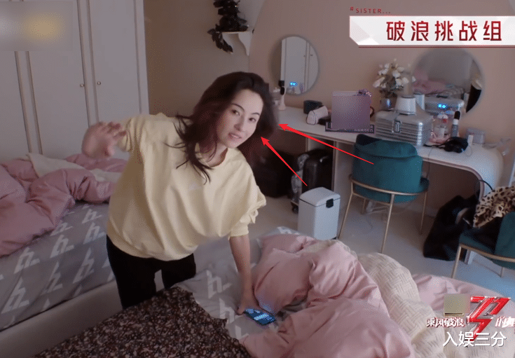 张柏芝|张柏芝起床后素颜出镜，被镜头直接怼脸拍，这状态不相信有40岁！