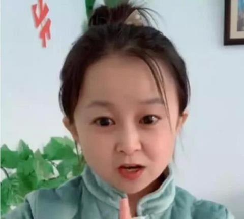 舜网 “最美袖珍”妈妈走红，30多岁颜值就像10多岁的少女，让很多女生羡慕不已