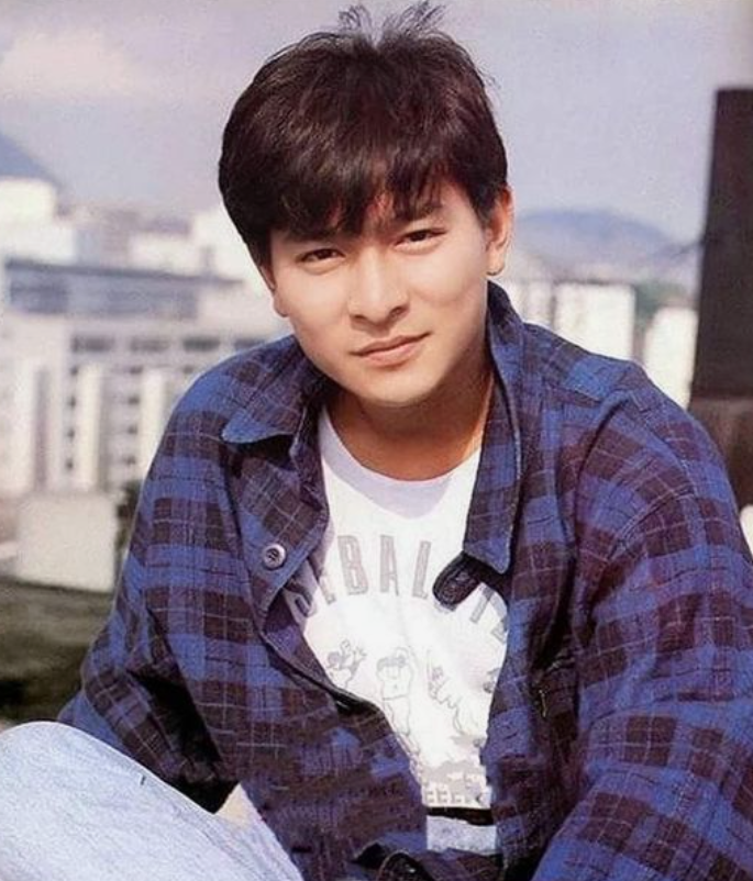 刘德华|刘德华：年轻的华仔真的很帅， 天王越老越有男人味