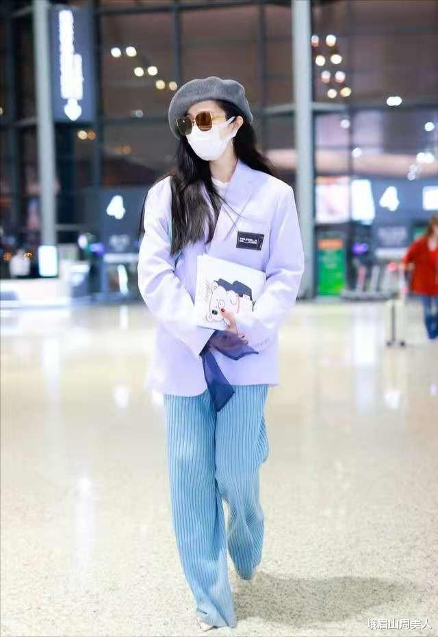 峨眉山周美人|?范冰冰打扮精致看秀，一身牛仔套装气质抢镜，马苏被衬托得像素人