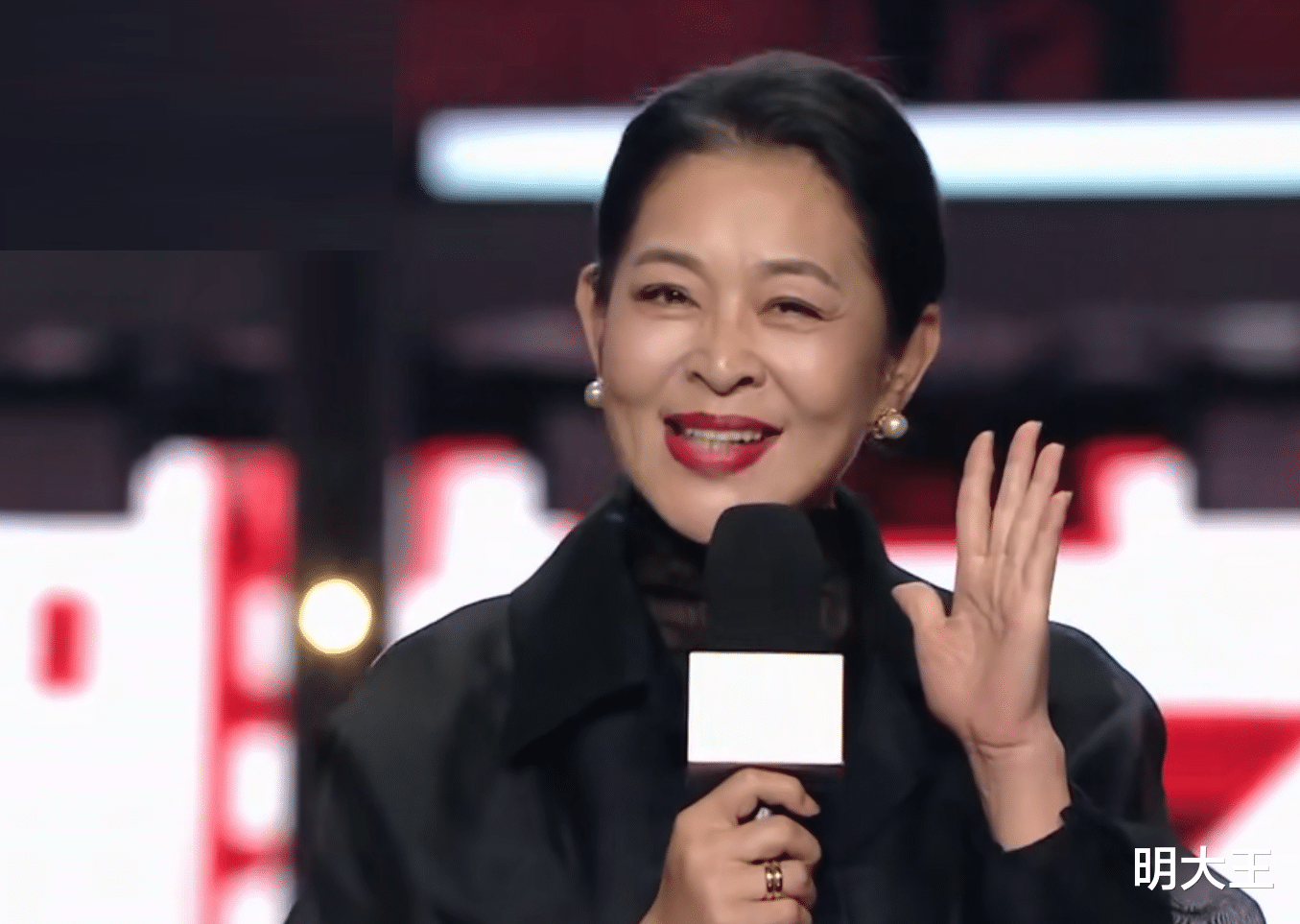 Angelababy|沸腾之夜并不沸腾,年轻艺人撑不起台面,收视率低于《突围》