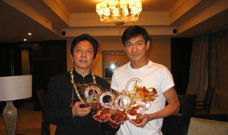 刘德华|刘德华：跪拜5人让他40年屹立不倒，成央视唯一关注的艺人