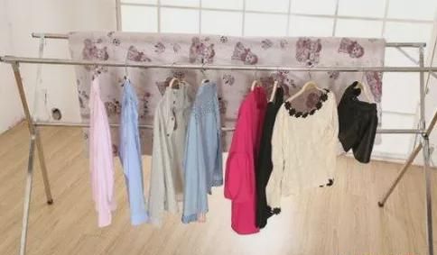 阳台太小晾不了衣服？聪明人都用这招解决，实用又省地方