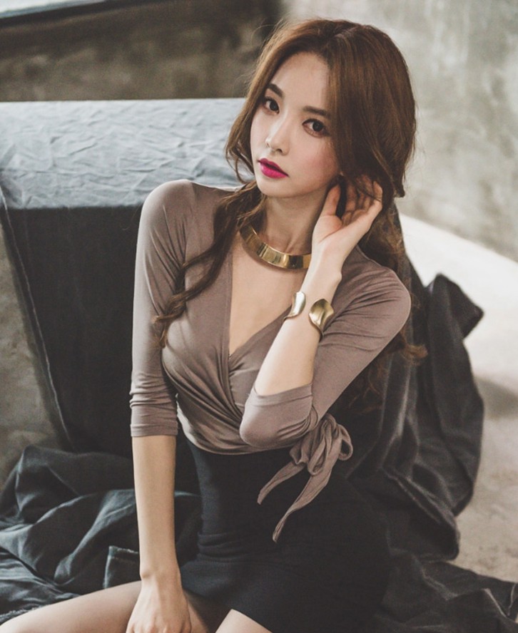 小燕子生活馆|V领紧身T桖，搭配包臀裙，妩媚妖娆