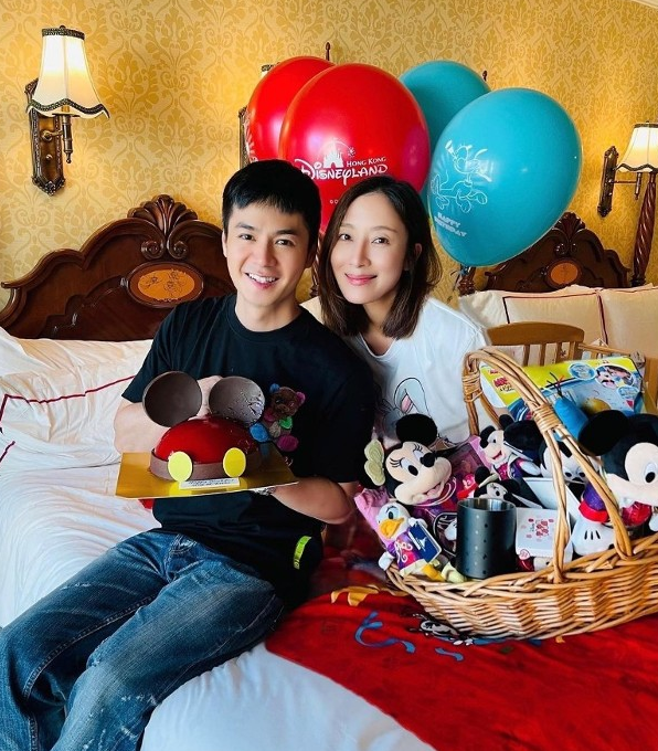 杨怡|42岁杨怡高龄生二胎，罗仲谦晒儿子脚丫照官宣喜讯感谢老婆