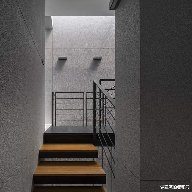 混凝土|被光线雕刻的混凝土住宅：中间撕开一条缝，让阳光和风吹进来