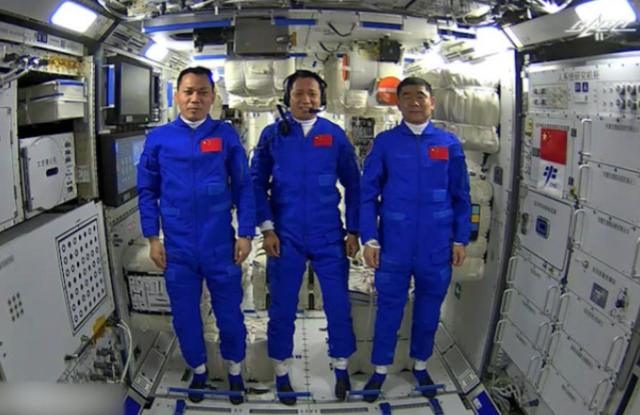 太空 太空生活3个月，神舟12号航天员身体出现变化？落地可能站不起来