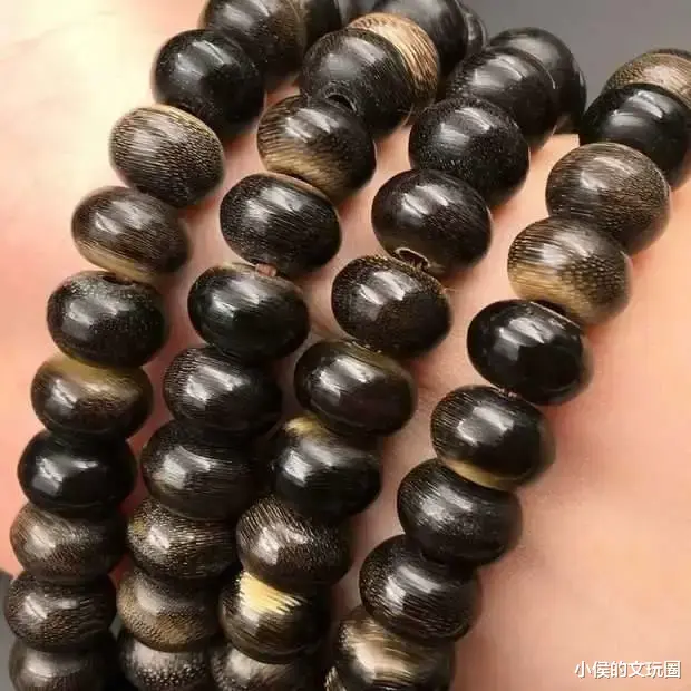 文玩|一条羊屎蛋手串盘了十五年，被人6000元买走了！