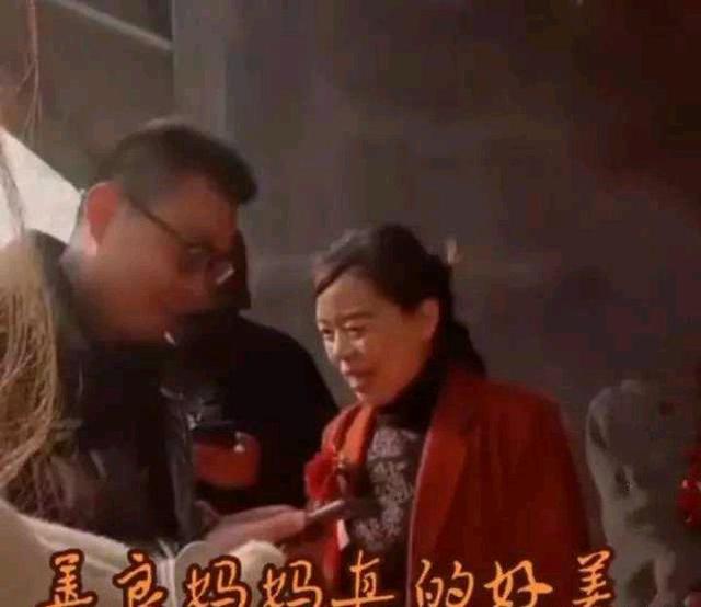 |许妈如期莅临田静弟大婚：与姚威母子再得团聚，一个眼神母爱满满