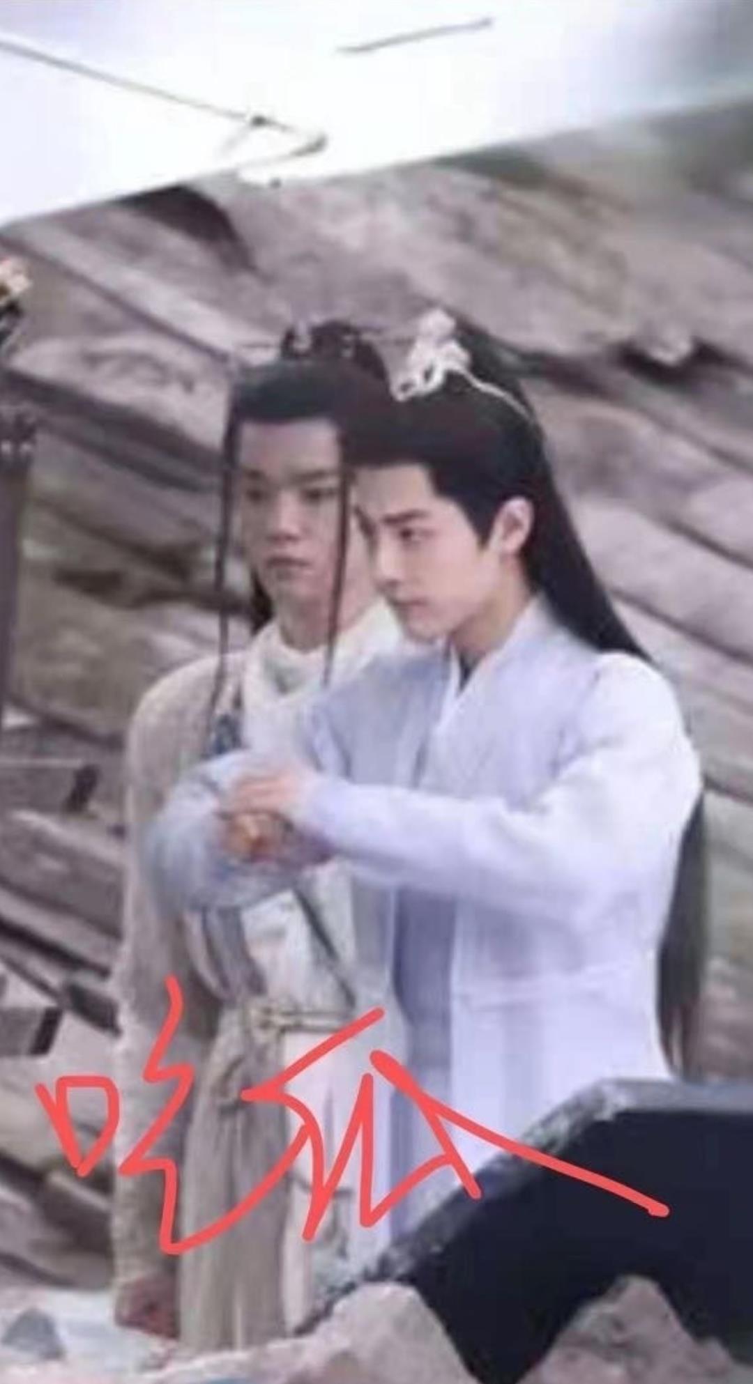 肖战|《玉骨遥》龙须造型路透,肖战和神兽首曝同框,侧颜优越有少年气