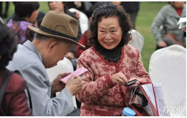 刀笔俊 未来5亿老人，会让养老产业成为“金矿产业”吗？