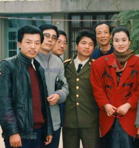 毛阿敏|毛阿敏：两度从巅峰时跌落，40岁嫁给富豪丈夫，43岁高龄生二胎