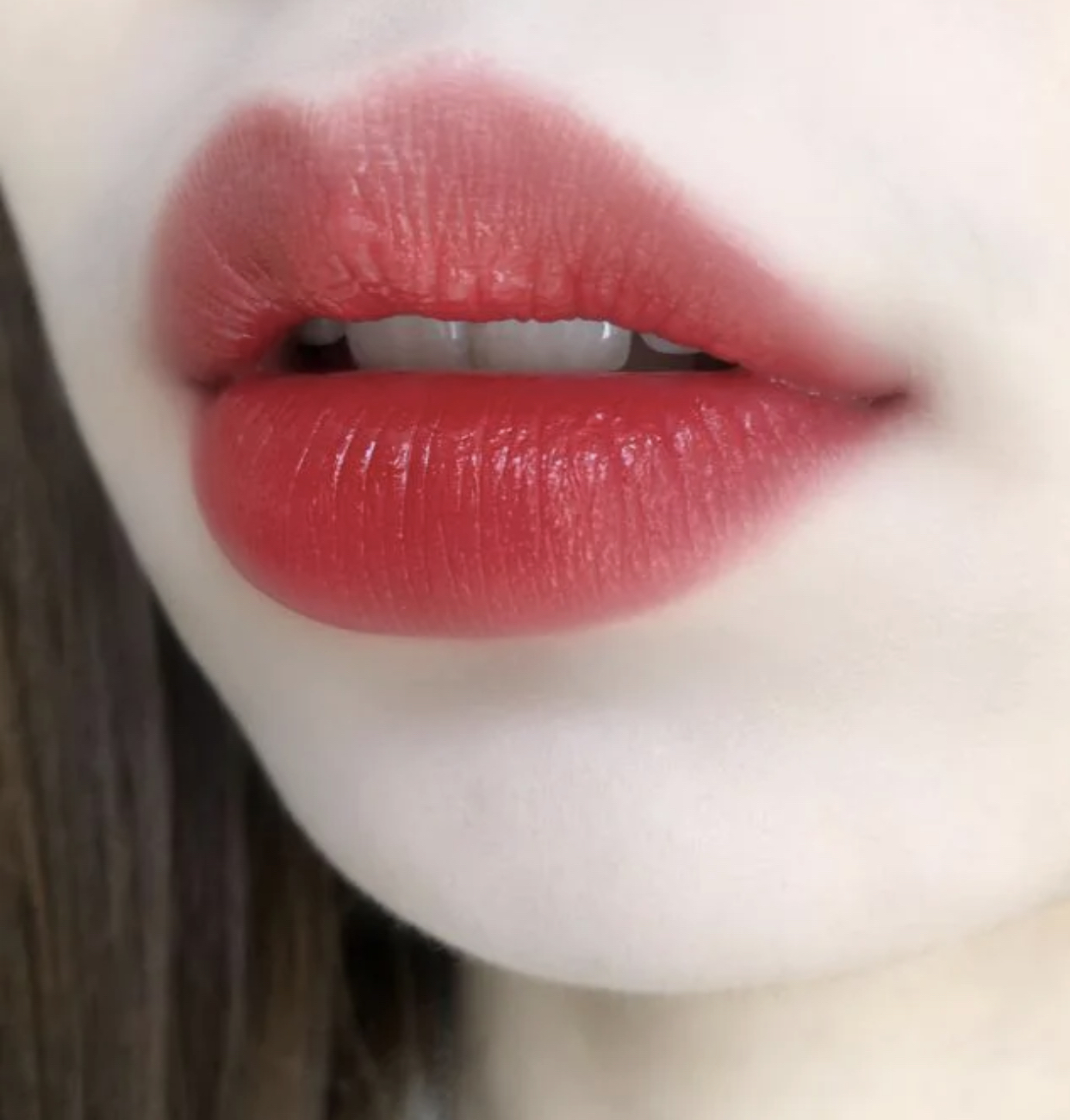 蒂尔施|黄皮“显黑”口红：阿玛尼405翻车，香奈儿58显老，TF16也不行