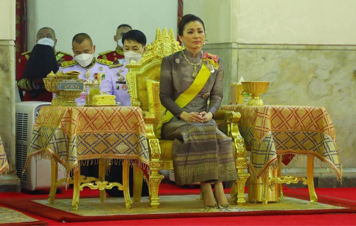 全球时尚风行 苏提达成变美教科书!S码泰服暴露游泳圈,汗水从头湿到脚好敬业