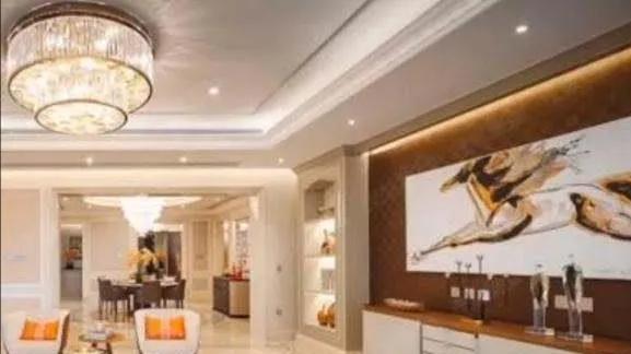 唐嫣|唐嫣和罗晋的三层豪宅曝光,周围鲜花环绕得像仙境一样