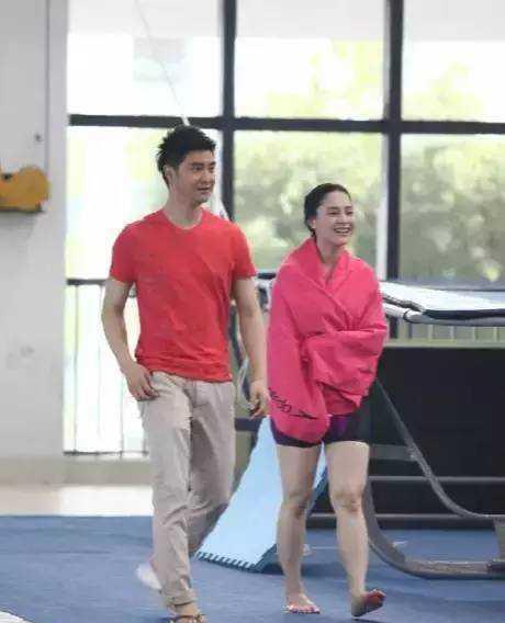 蒋欣|6位“身材对不起脸”的女星，别人走红毯是斗艳，她们是自爆缺点