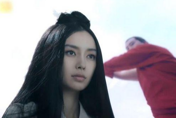 王鹤润|拍水戏嫌脏换150桶矿泉水？那个耍大牌的女星资源大好越混越牛