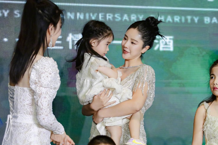 赵奕欢|赵奕欢发长文回应“烂片”，道出娱乐圈潜规则，不红没权利选角色