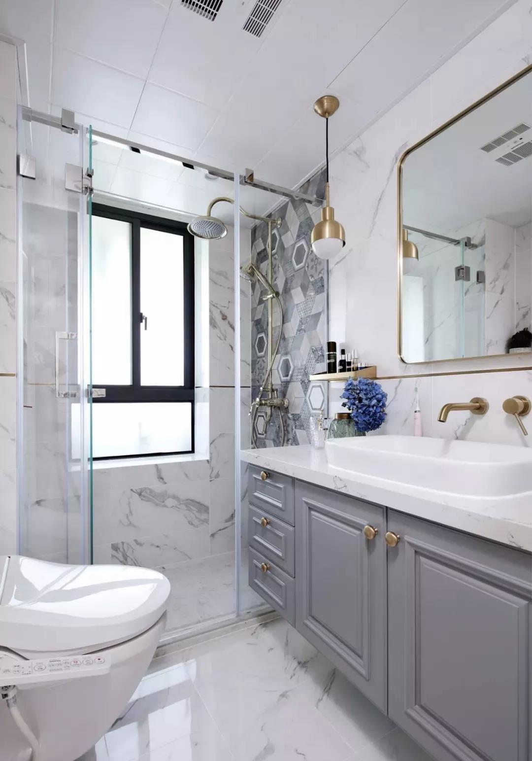 卫生间墙砖、地砖颜色搭配建议，别再只有“黑白灰”了，这样更美