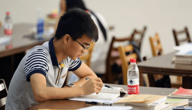 求职|年龄太大的不招，35岁研究生找工作被拒，再次引发“读书无用论”