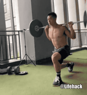 Lifehack 小伙坚持每天做300个深蹲，结果....