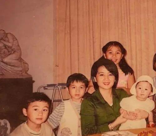 何猷邦|“被遗忘”的何猷邦：传因病被藏30年，生母究竟是四太还是利智？