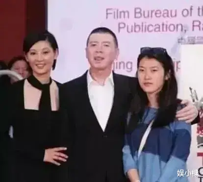 徐帆|饭桌上，徐帆给冯小刚夹菜，冯小刚嫌弃地说：你有强迫症吧