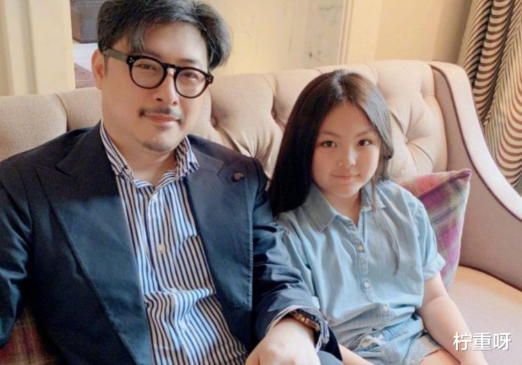 柠重呀|李湘晒与王诗龄多张合照，女儿明显瘦出双下巴，李湘被喊快生二胎