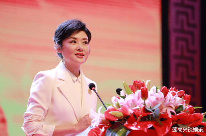 马伊琍|央视主持当红时下嫁穷小子，刚出月子就被赶出家门，今成人生赢家