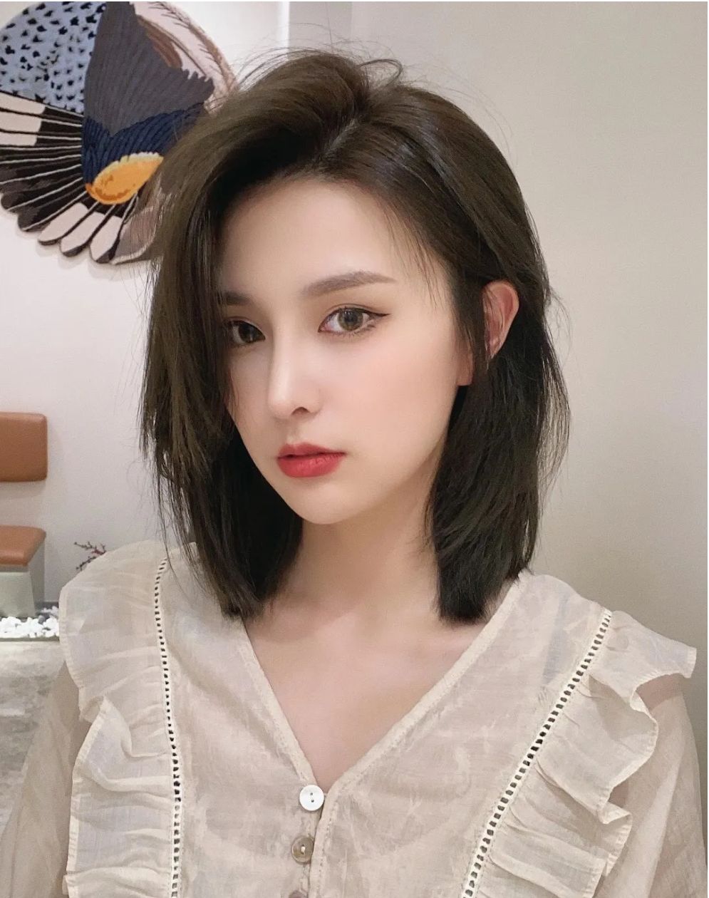 染发 当下什么女发比较火？半扎烫发头锁骨发还有特色染发，就是不一样