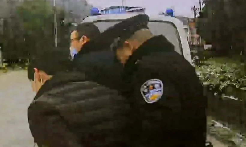 ?天天正能量官方 遭乘客锤头仍紧握方向盘，英雄司机救下39条人命，如今…