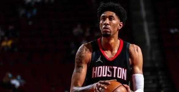 黄蜂队 黄蜂队为冲击季后赛准备送出4换1方案交易火箭队克里斯蒂安·伍德