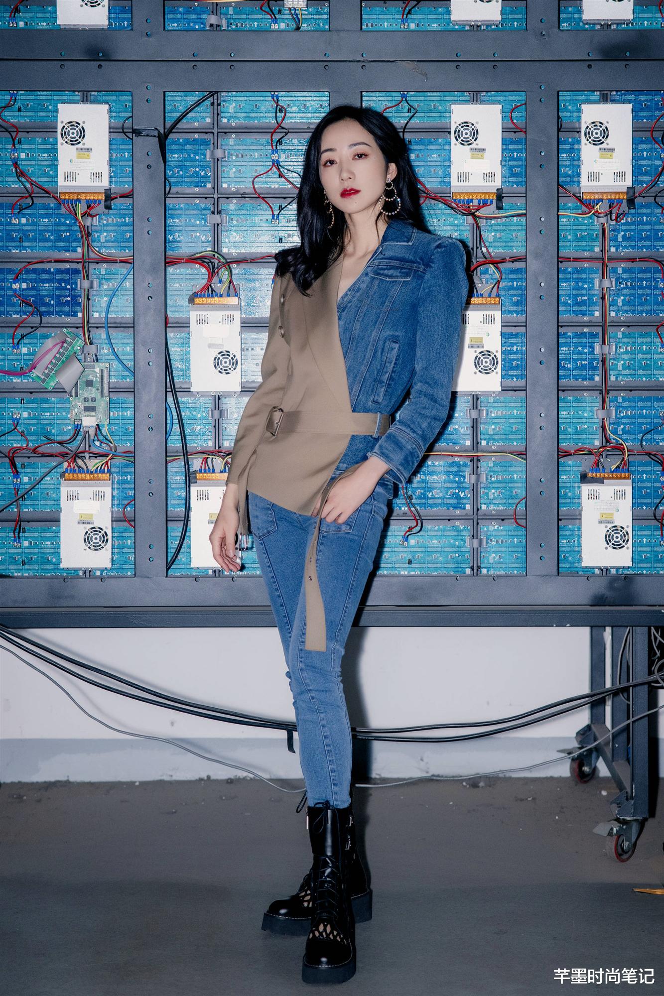 穿衣搭配|韩雪扎儿童马尾太“装嫩”了吧,牛仔外套搭配开叉裙,青春又俏皮