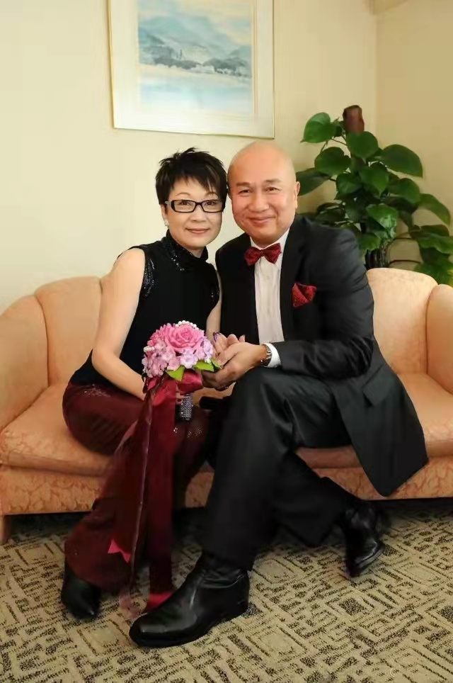 顽童说情感 欧阳佩珊去世四年后，郭锋还是坚持每天和她“聊天”，真是一位痴情的丈夫。