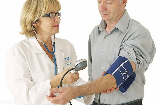 菊花|60岁以上的人,标准血压和心率是多少?医生:控制在这个范围刚好