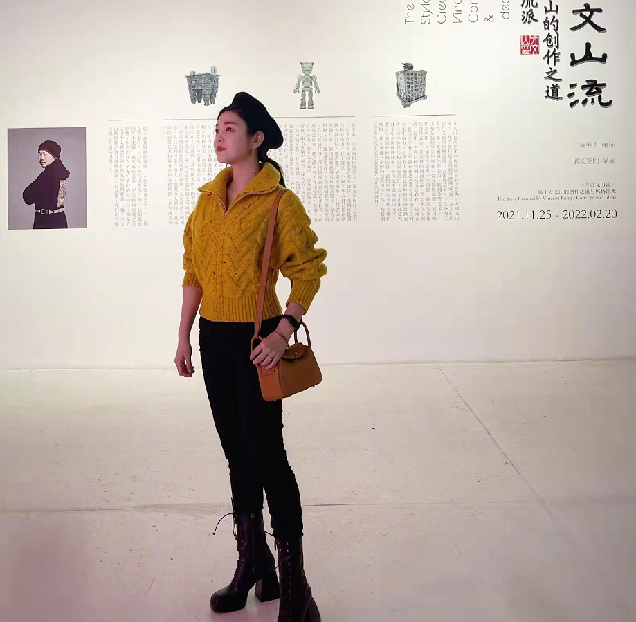 陈妍希|刘诗诗罕见生活照曝光！穿短袖素颜跟陈妍希练瑜伽，巴掌脸嫩出水