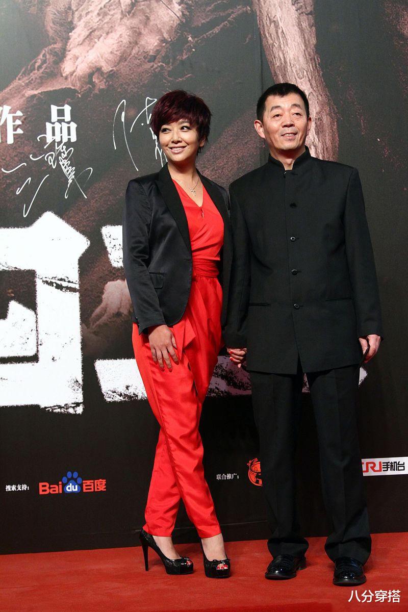 八分穿搭|江珊气质真是“阿姨辈顶流”,一身红黑配穿搭飒爽霸气,利落干练