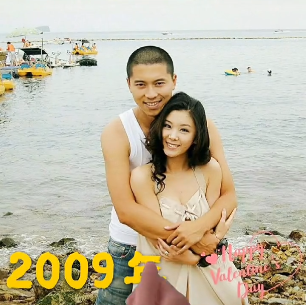 李小萌|李小萌晒全家福合照庆祝相恋15年，4岁儿子近照曝光像王雷