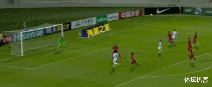 国足|国足幸运！半场险些0-2落后菲律宾，颜骏凌失误送空门，李铁怒吼